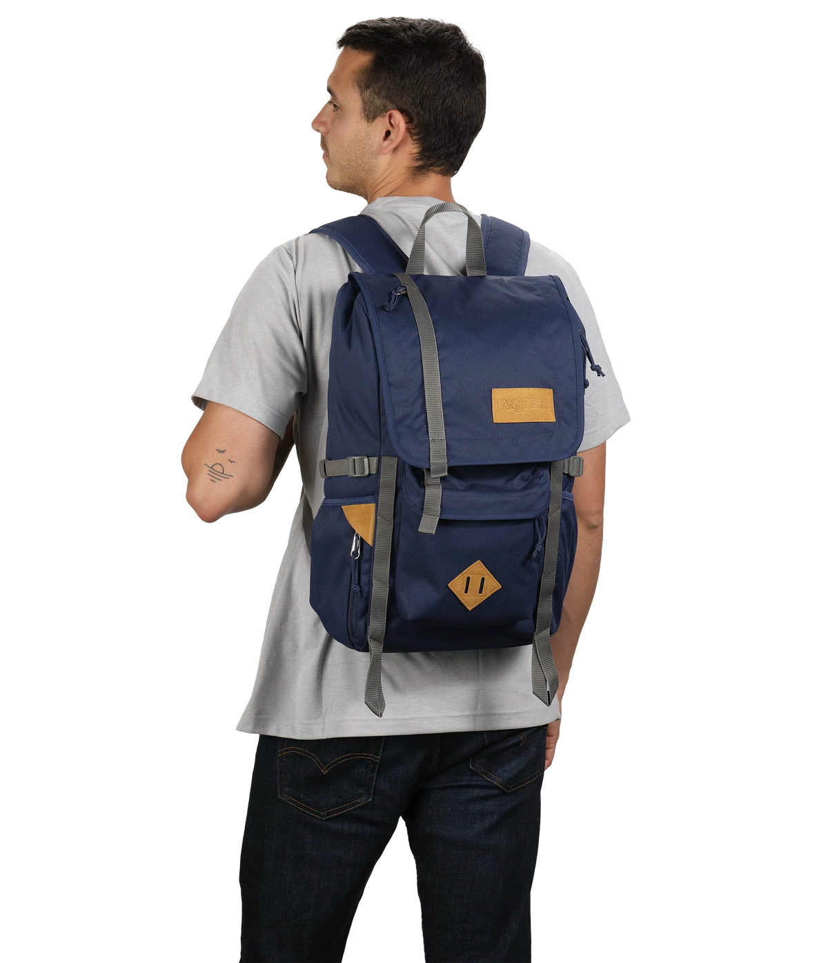 hatchet-backpack-e4 JS0A47J4003-MODEL.webp