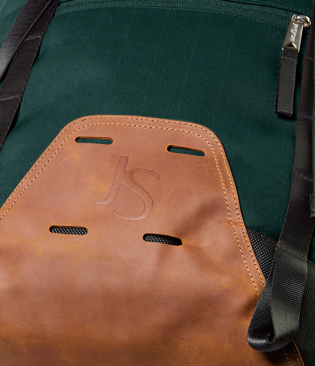 cruiser-rucksack-i7 JS0A86EP7F7-DET4.png