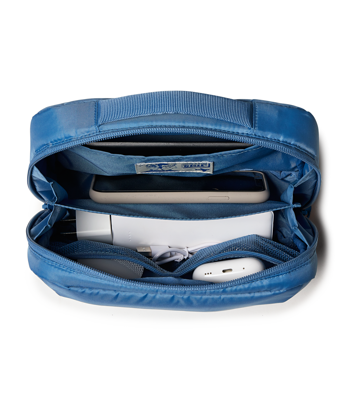 26-checked-luggage-tech-organizer-elemental-blue-set-u0 JS0A86EVEW5-DET3.png